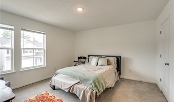 677 Crossings Ln, Akron, OH 44320