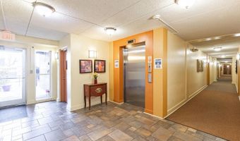 75 S REYNOLDS St 318, Alexandria, VA 22304