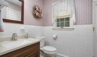 16 Iron Gate Ln, Cromwell, CT 06416