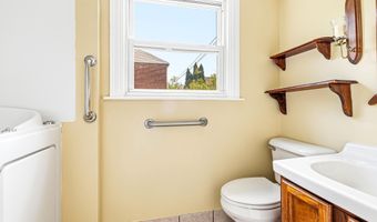 2008 PARKVIEW Ave, Abington, PA 19001