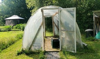 335 S Albany Rd, Albany, VT 05820