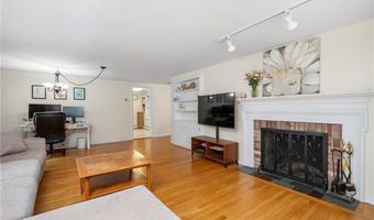 325 Shady Hill Dr, East Greenwich, RI 02818