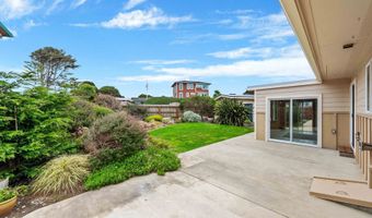 975 OCEAN Dr, Bandon, OR 97411