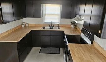 1038 E WALNUT St, Altus, OK 73521