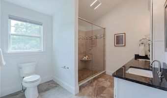 2 Bluemead Farm Ln, Barrington, RI 02806