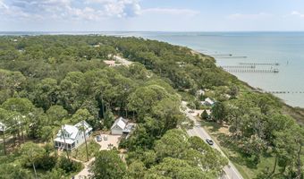 103 Bay Colony Way, Apalachicola, FL 32320