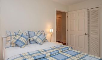 318 Corey Ln 318, Middletown, RI 02842