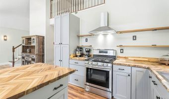 75 Marsh Rd, Belfast, ME 04915