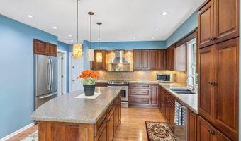 838 Lynnhaven Ln, Akron, OH 44313