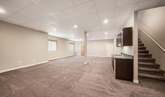 864 Gallery Ln, Ann Arbor, MI 48103