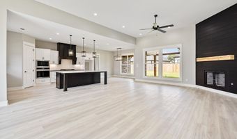 6048 Majestic Waters Dr, Benton, AR 72019