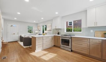 115 S IRIS St, Alexandria, VA 22304