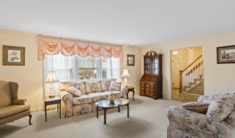 11 Westchester Dr, Albany, NY 12205