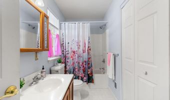 37 Wicken Sq, Albany, NY 12205