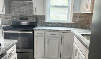30 Harris St, Coventry, RI 02816