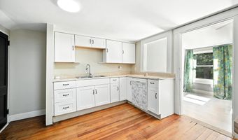 133 Riverside Dr, Augusta, ME 04330
