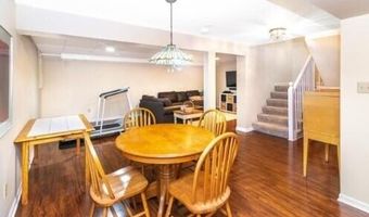 2734 Winter Garden Ct, Ann Arbor, MI 48105