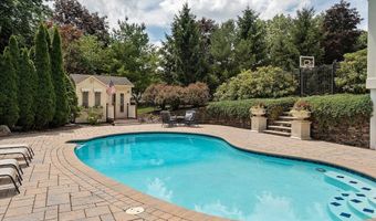 8 Buttonwood Dr, Andover, MA 01810
