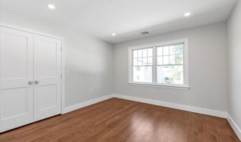 109 Greenway, Albertson, NY 11507