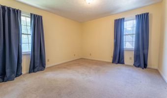 994 COMANCHE Trl, Anniston, AL 36206