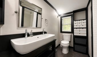 77 N High St, Clinton, CT 06413
