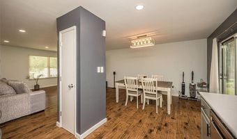 508 Arborwood Dr, Ballwin, MO 63021