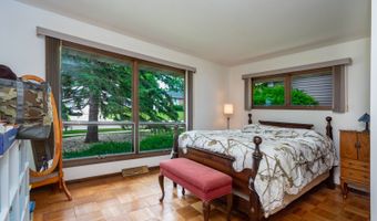 874 Hillandale Dr, Antioch, IL 60002