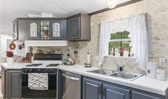 7 Kelly Ln, Coventry, RI 02816