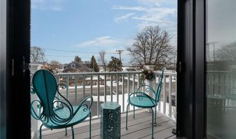 97 Eustis Ave 2, Newport, RI 02840