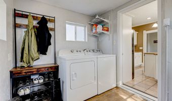 1327 N HARRIMAN St, Appleton, WI 54911
