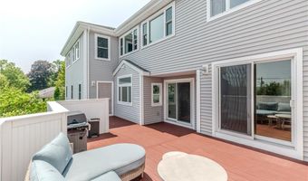 21 Crestwood Rd, Warwick, RI 02886