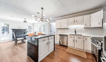 4929 Willow Crk, Woodstock, GA 30188