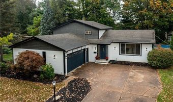 621 Van Oaks Dr, Amherst, OH 44001