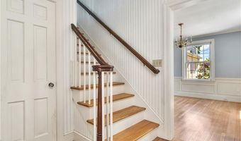 172 Hoyt Ave, East Providence, RI 02916