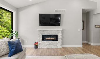 1040 W Trace Pl, Polk City, IA 50226