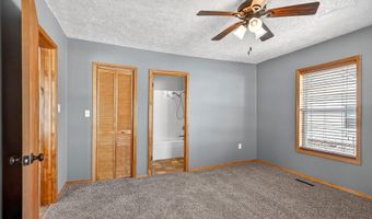 134 W College St, Aurora, MO 65605