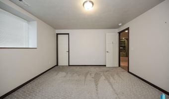2714 E Sunburst Dr, Brandon, SD 57005
