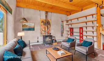 77 North Rd, Carson, NM 87517