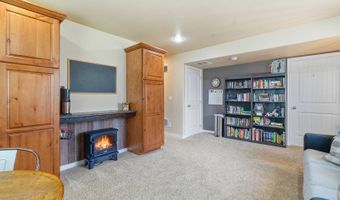 5742 Antelope Dr, Bar Nunn, WY 82601