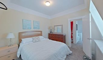 36 Dixon St, Newport, RI 02840