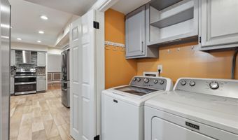 4003 KLOMAN St, Annandale, VA 22003
