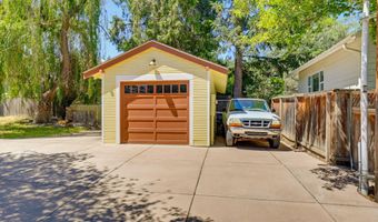 307 N Main St, Ashland, OR 97520