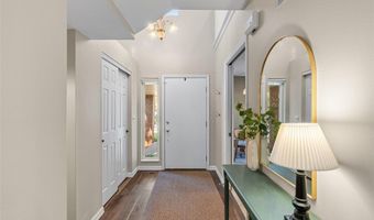 35 Ridgeview Circle Ct, Ballwin, MO 63021