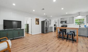 426 Demontluzin Ave, Bay St. Louis, MS 39520