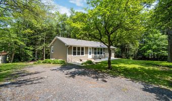 18 Holiday Dr, Albrightsville, PA 18210