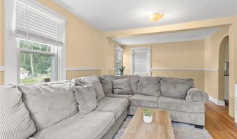 28 Crowell St, Cumberland, RI 02864