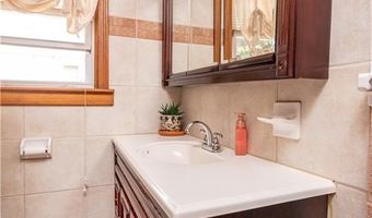 17 Marden St, Cranston, RI 02910