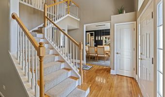 601 Woods Creek Ln, Algonquin, IL 60102