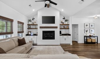 616 HIRAM Dr, Bauxite, AR 72011