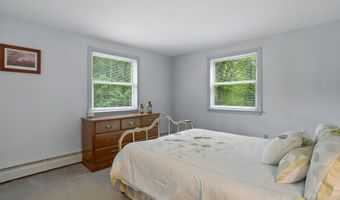 38 Cambridge Rd, Bedford, NH 03110